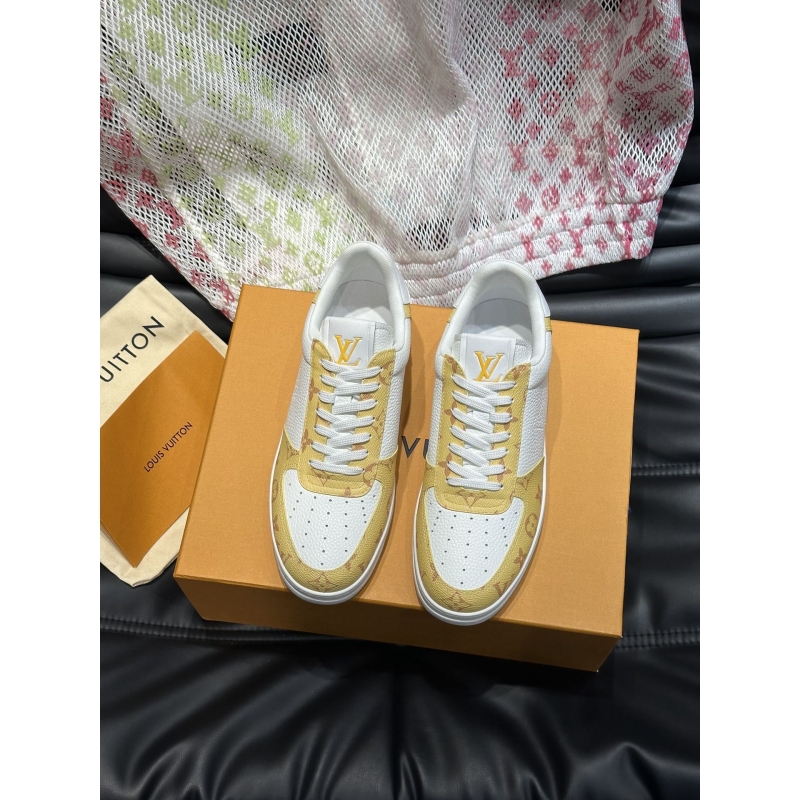 l**is V*t*n sneakers